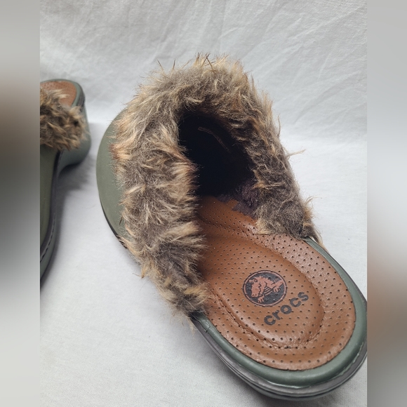 Crocs Cobbler lined Suede Leather Clogs Size 7 Dust Olive/Mahogany Faux Fur - Picture 3 of 12